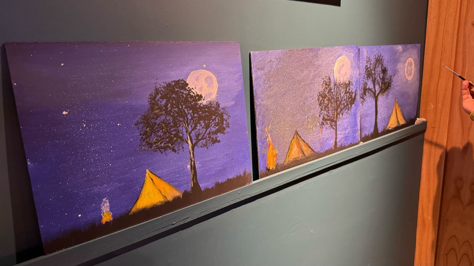 El resultado: la misma luna, el mismo árbol, la misma carpa — y ninguna igual.