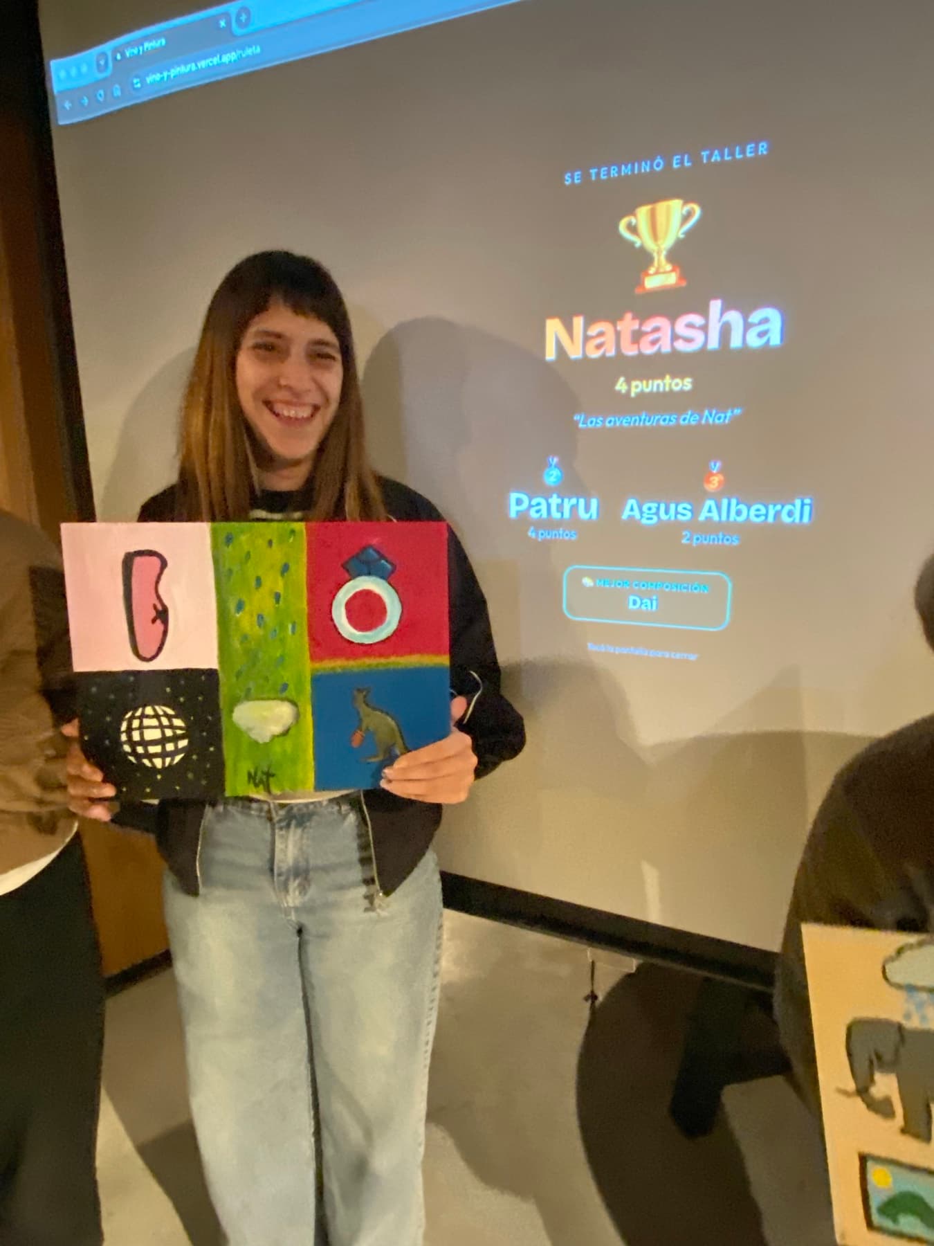 Natasha con «Las aventuras de Nat», delante del podio que la acababa de nombrar.
